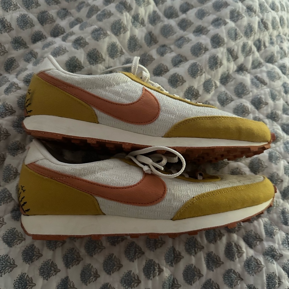 Nike Sun Club Hot Curry sneakers HTF size 10 EUC pink yellow sun